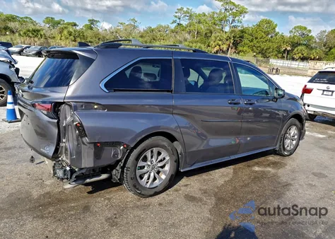 2022 Toyota Sienna Le z USA, uszkodzony, nr VIN 5TDKRKEC1NS089904